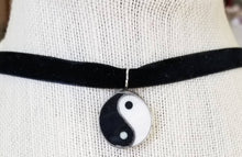 Load image into Gallery viewer, Vintage Yin Yang enamel black velvet choker necklace
