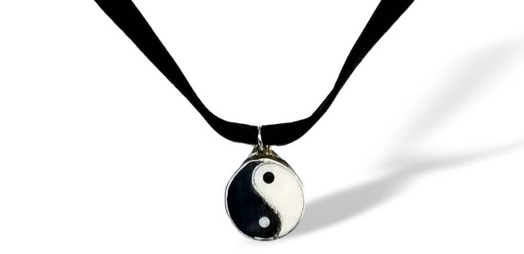 Vintage Yin Yang enamel black velvet choker necklace